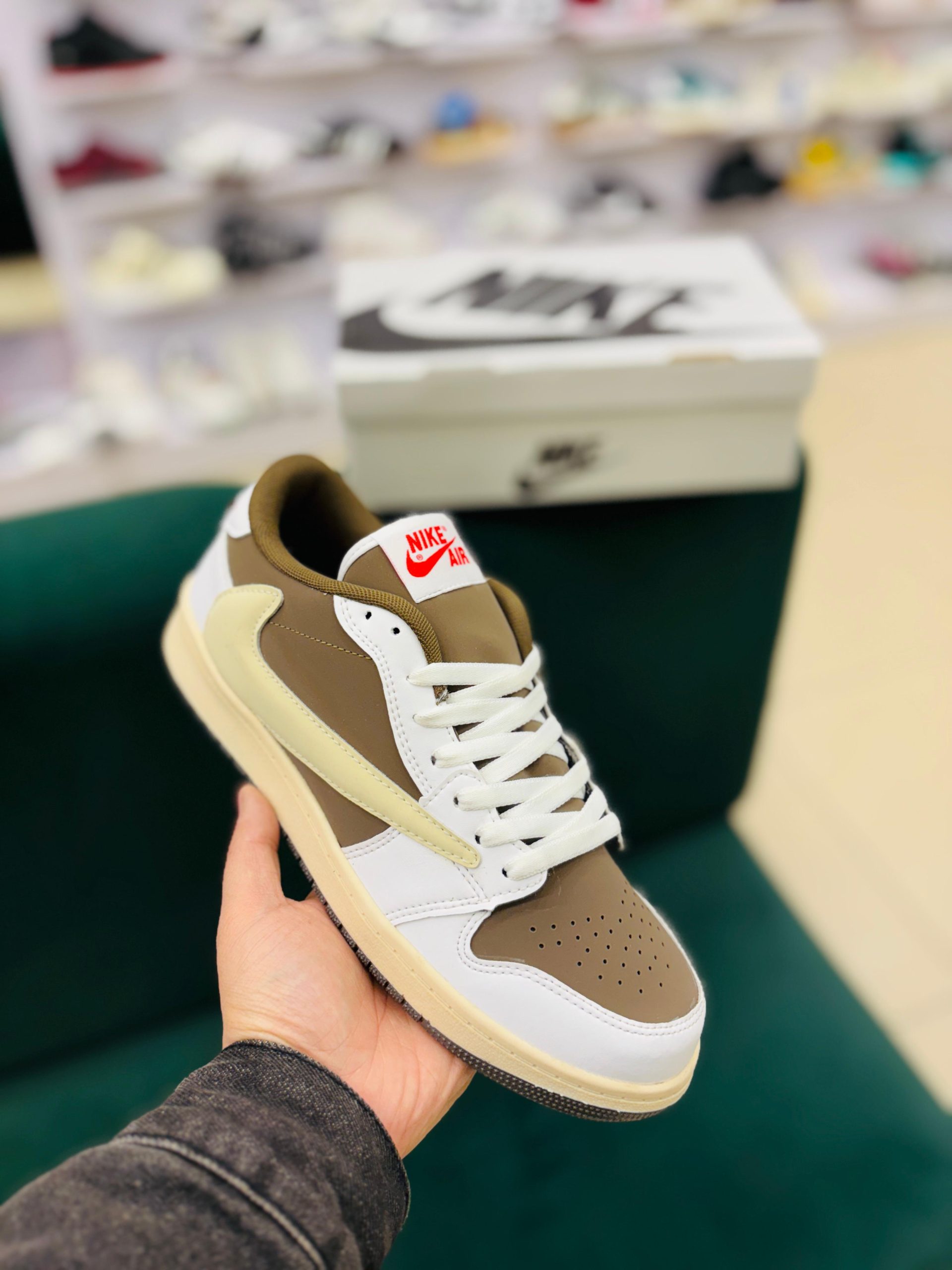 TRAVIS SCOTT REVERSE MOCHA