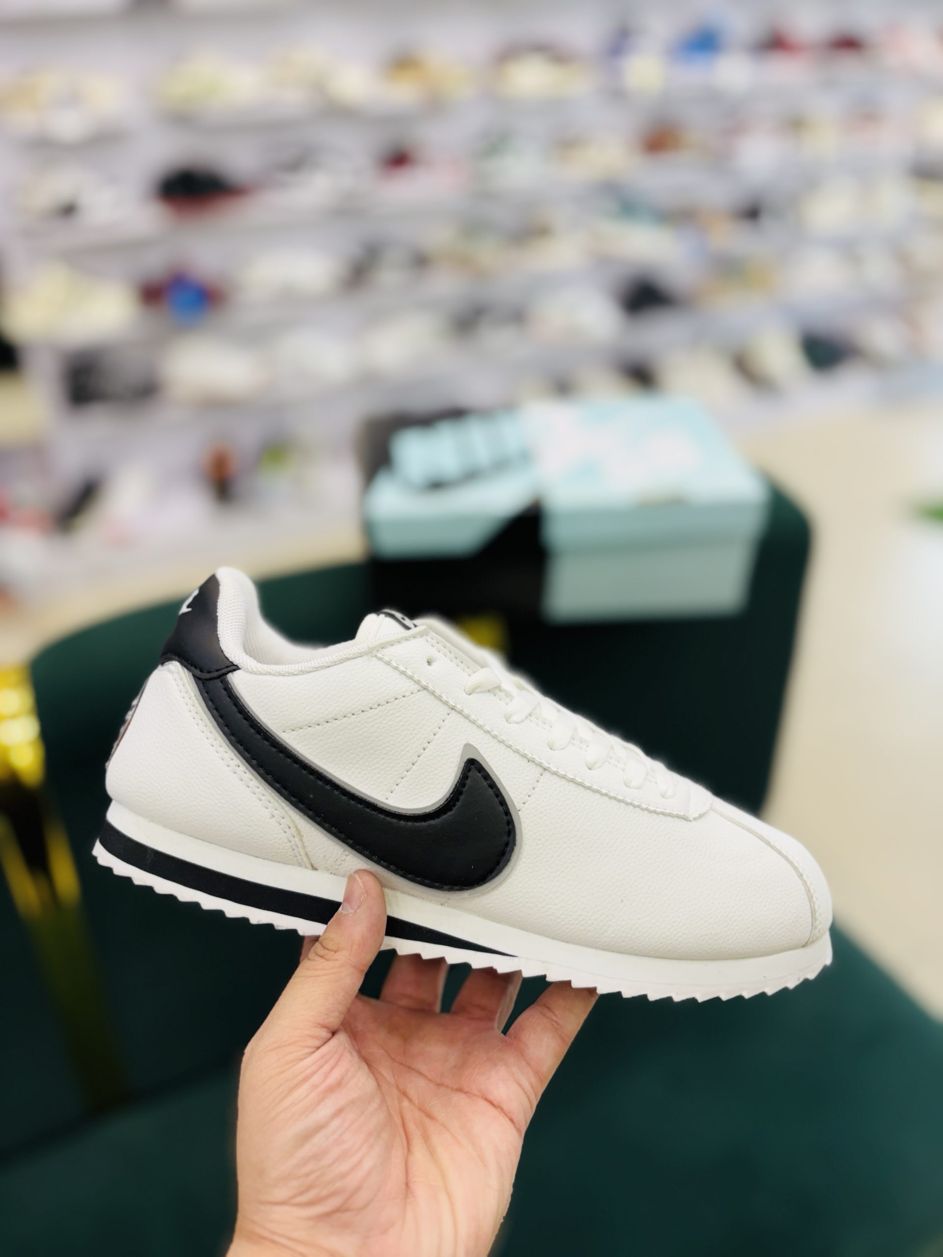 img_6045 CORTEZ WHITE BLACK