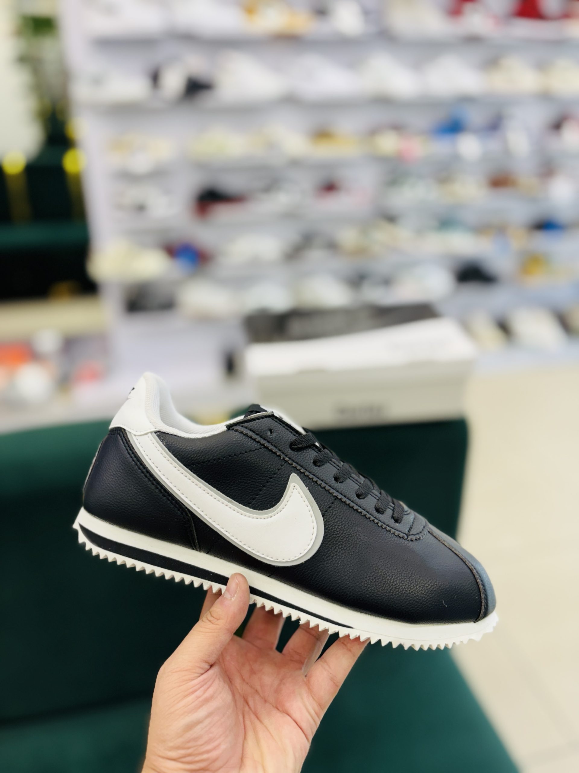 img_6339 CORTEZ BLACK WHITE