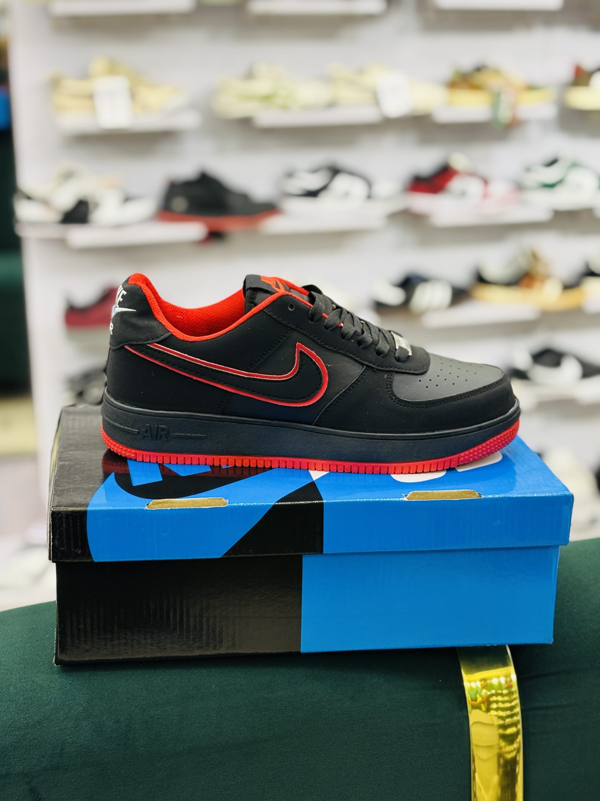 AIRFORCE 1 BLACK RED
