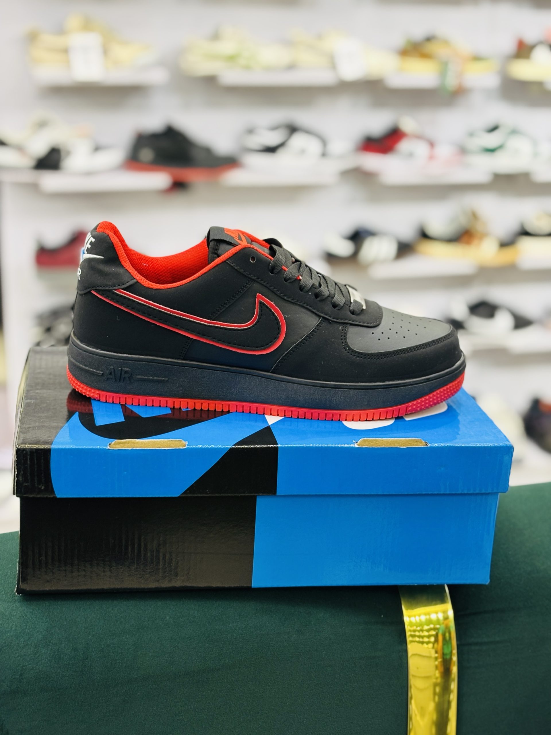 AIRFORCE 1 BLACK RED