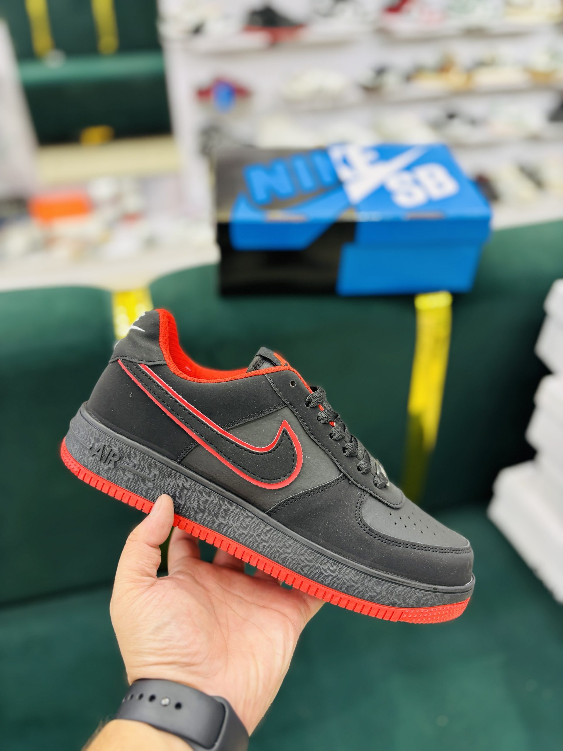 AIRFORCE 1 BLACK RED