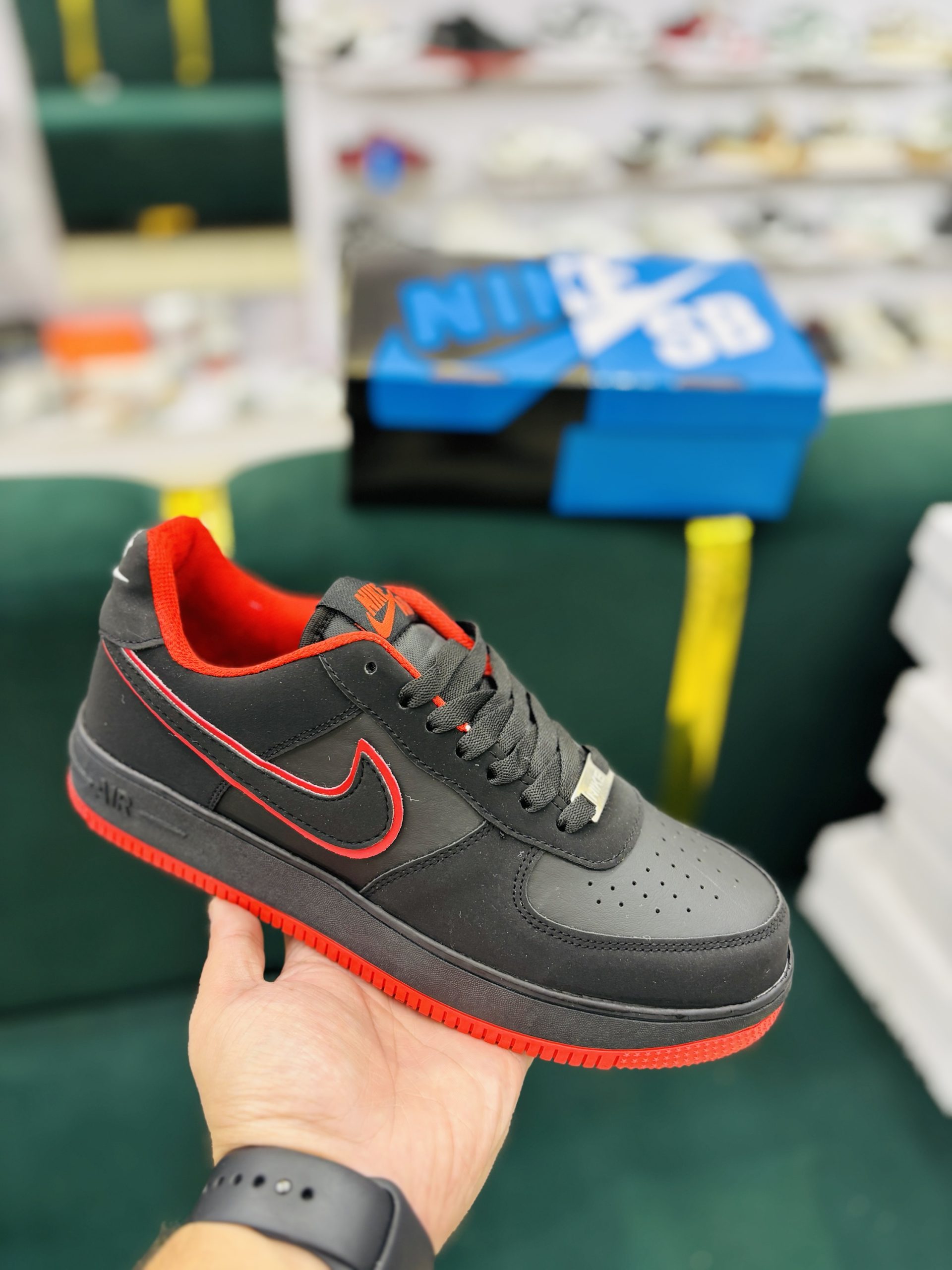 AIRFORCE 1 BLACK RED