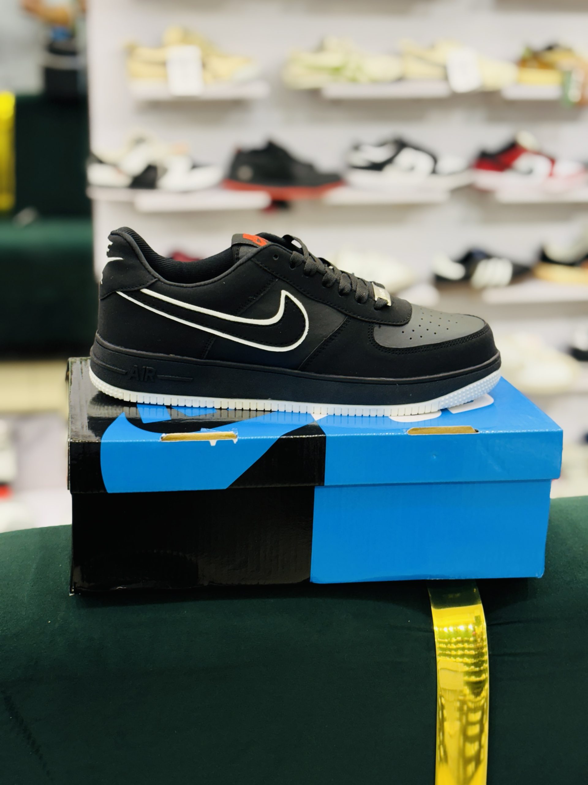 AIRFORCE 1 BLACK WHITE