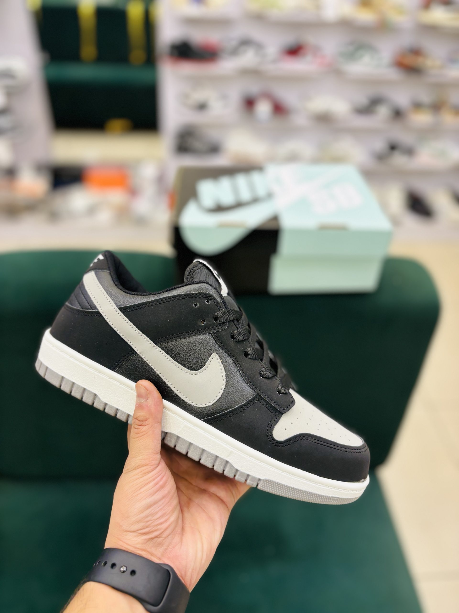 img_7027-2 SB DUNK BLACK GREY